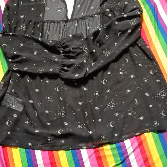 Black and white blouse - Picture 2 of 5